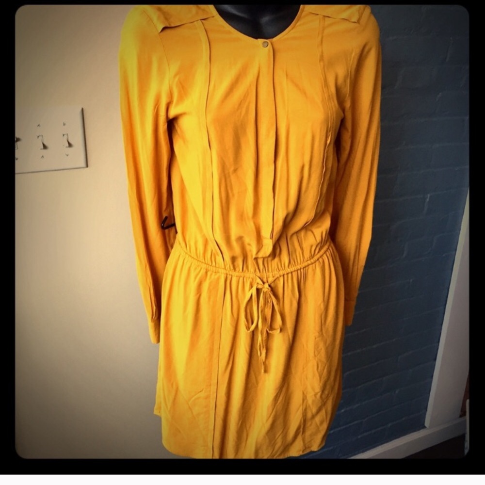 Beautiful mustard yellow dress 💛